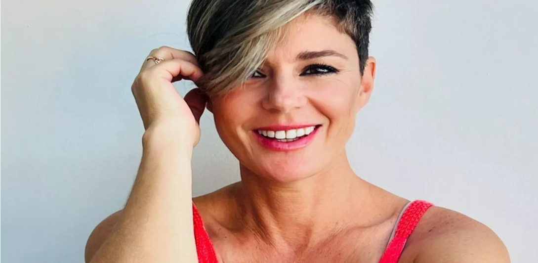 Retrato de Yaiza Díaz sonriendo, fundadora de Fórmula Triple Rosa